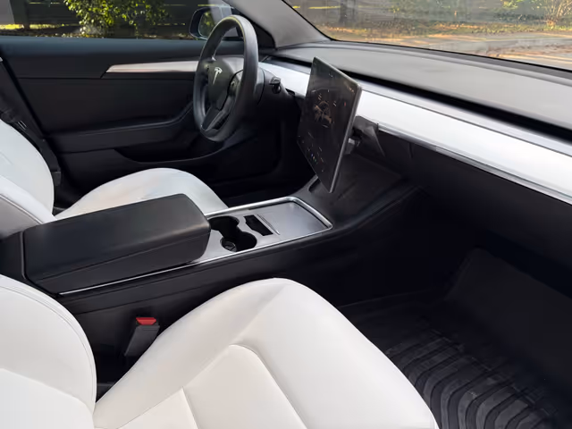 Tesla Model 3 - фото 3