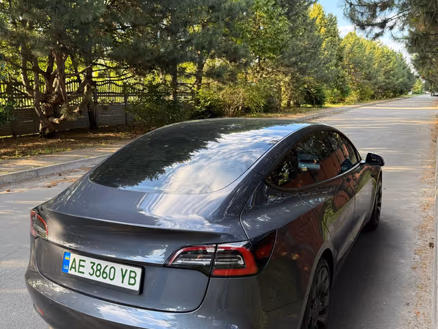 Tesla Model 3 - фото 2
