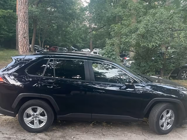 Toyota RAV4 - фото 4