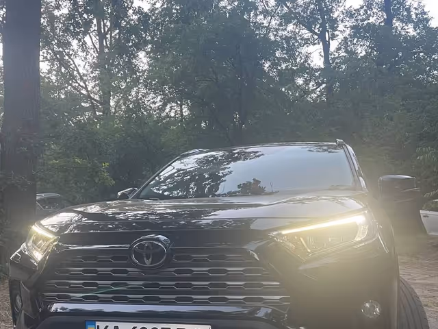 Toyota RAV4 - фото 2