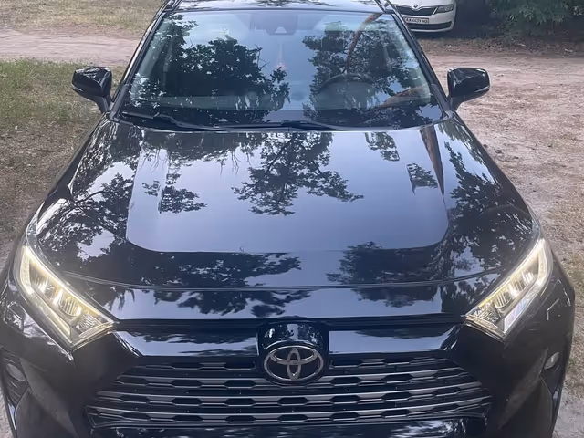 Toyota RAV4 - фото 1