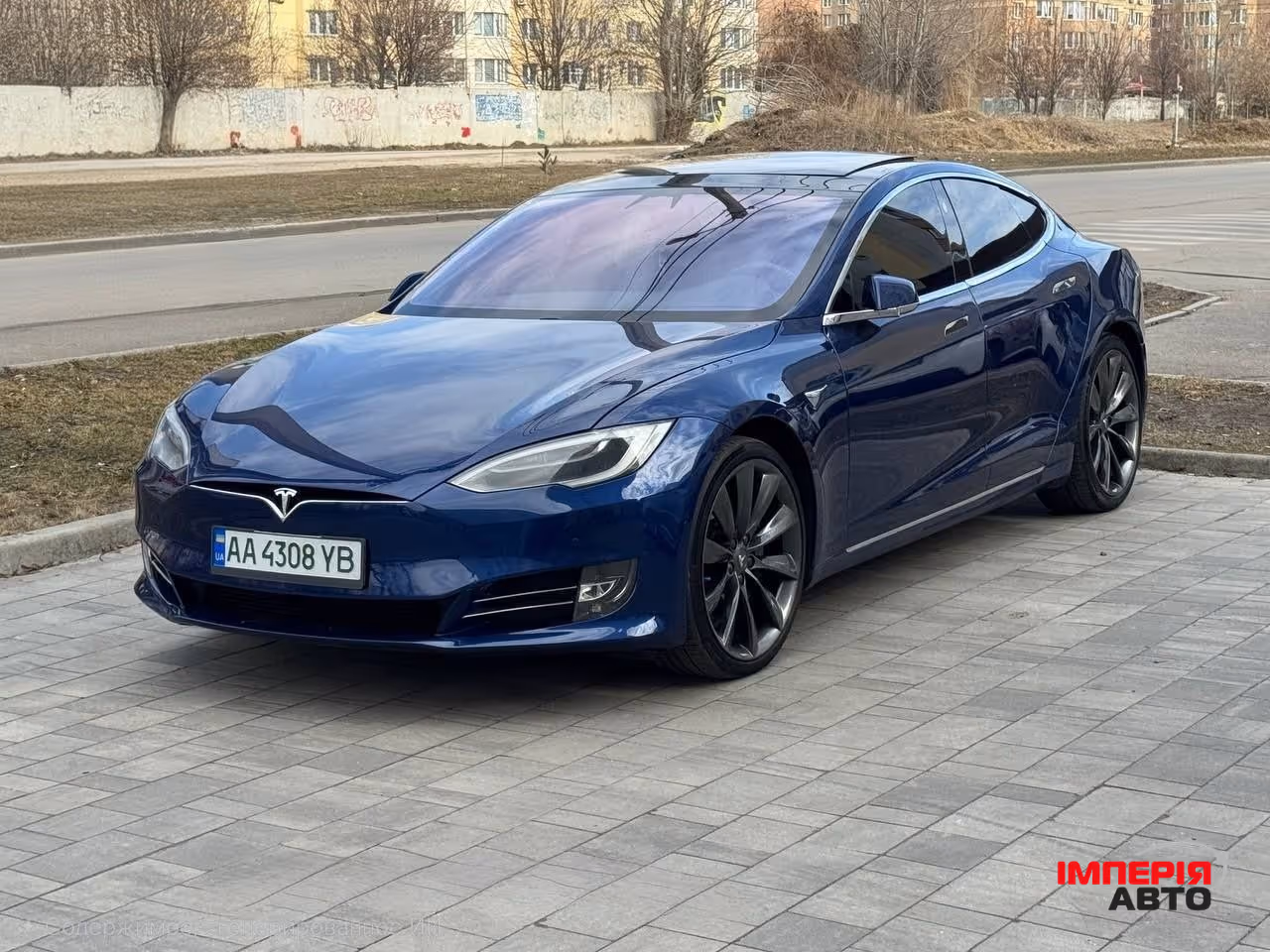 Tesla Model S - фото 1