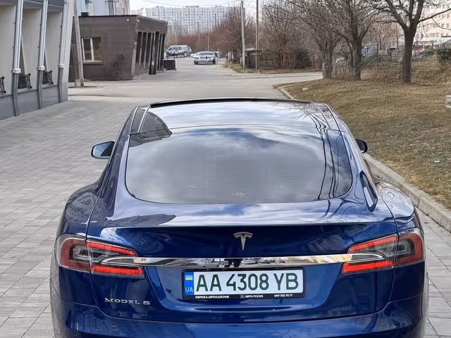 Tesla Model S - фото 3