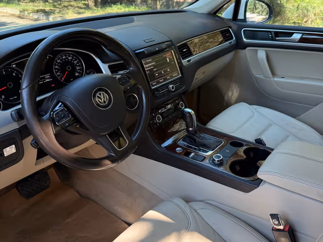 Volkswagen Touareg - фото 4