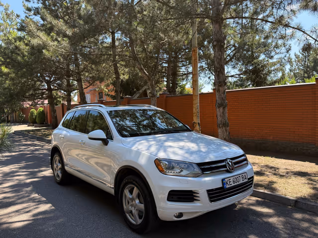 Volkswagen Touareg - фото 1