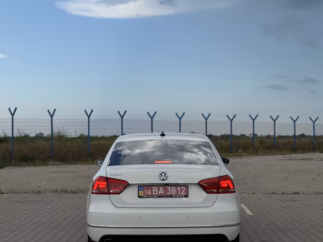 Volkswagen Passat - фото 5
