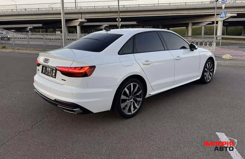 Audi A4 - фото 5
