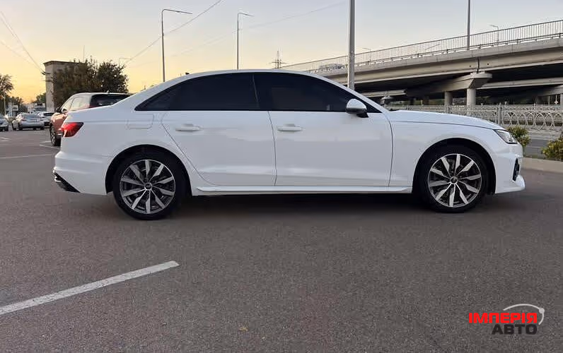 Audi A4 - фото 7