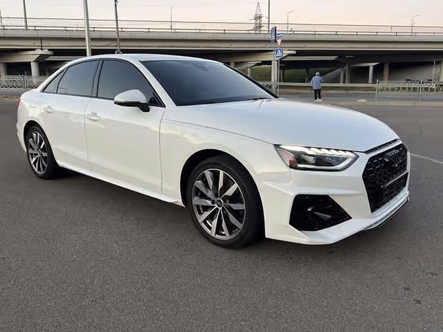Audi A4 - фото 3