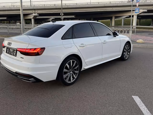 Audi A4 - фото 5