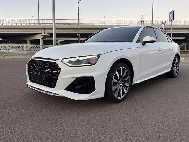 Audi A4 - фото 2