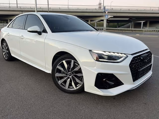 Audi A4 - фото 1