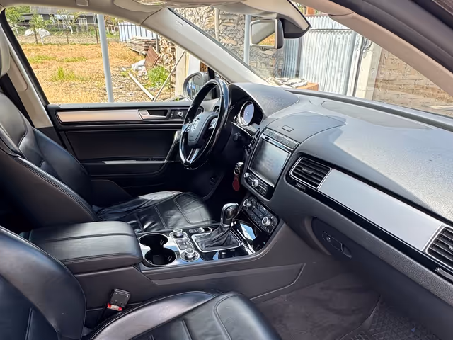 Volkswagen Touareg - фото 5