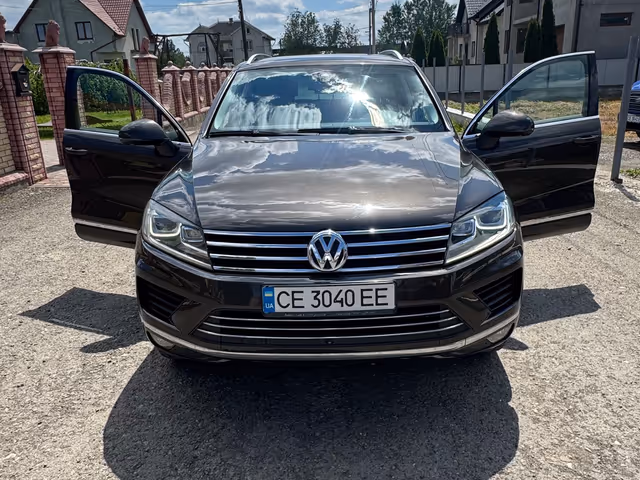 Volkswagen Touareg - фото 1