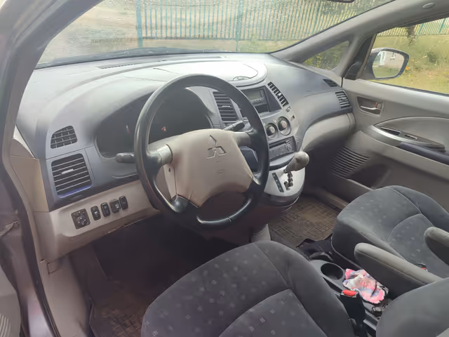 Mitsubishi Grandis - фото 5