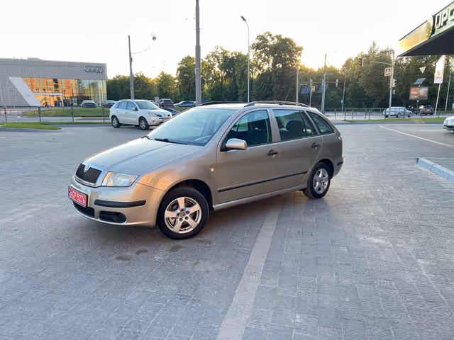 Skoda Fabia - фото 4