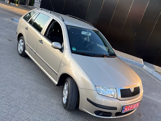 Skoda Fabia - фото 3