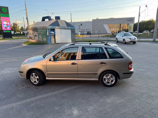 Skoda Fabia - фото 5