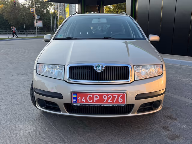 Skoda Fabia - фото 2