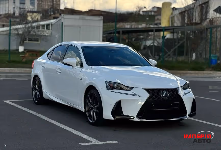 Lexus IS - фото 2