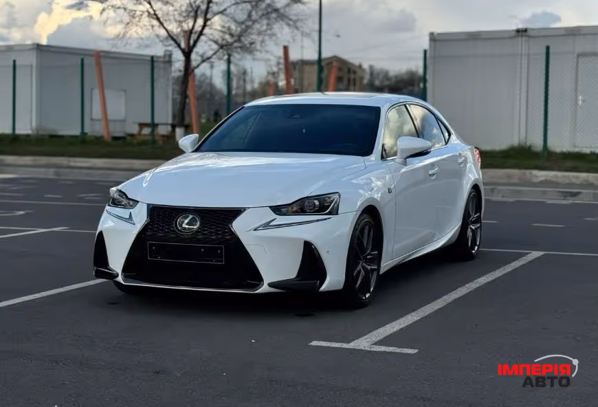Lexus IS - фото 1