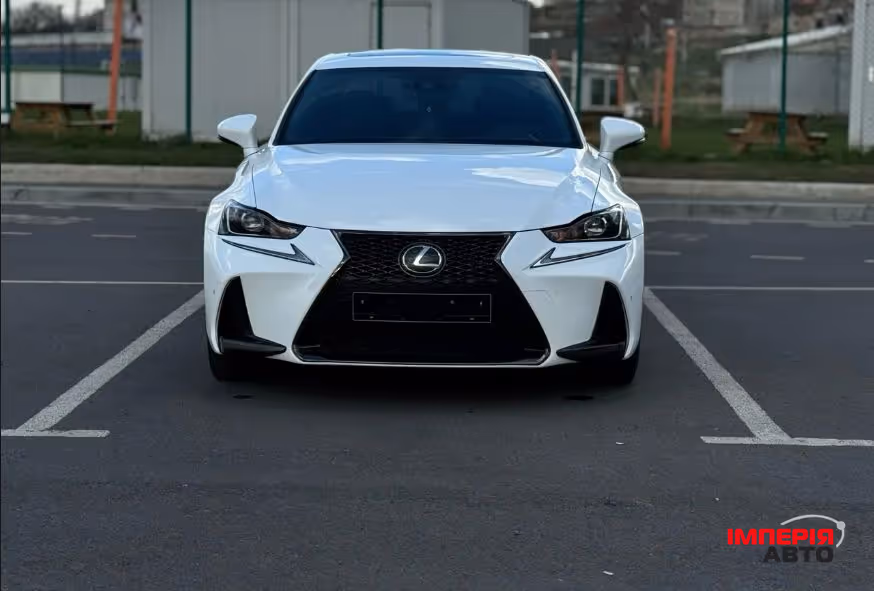 Lexus IS - фото 3