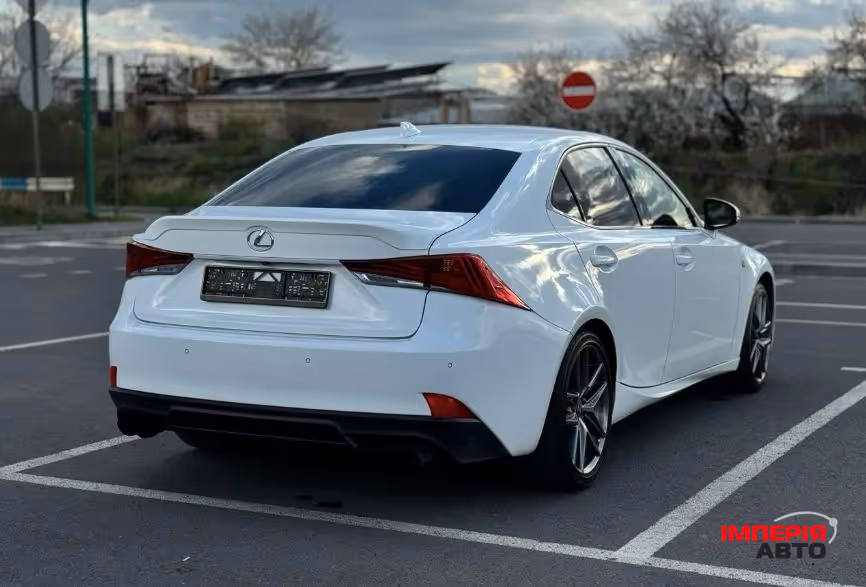 Lexus IS - фото 7
