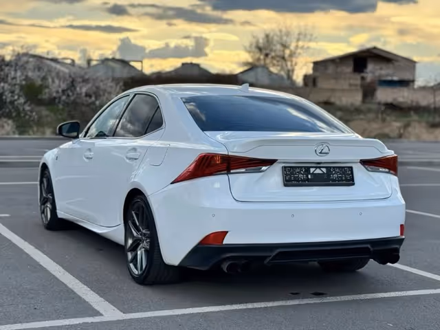 Lexus IS - фото 4