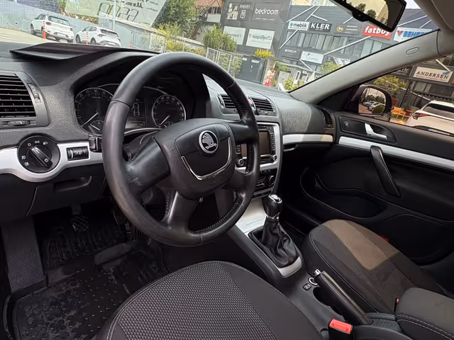 Skoda Octavia - фото 4