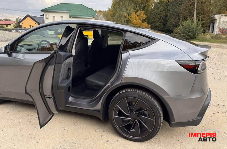 Tesla Model Y - фото 6