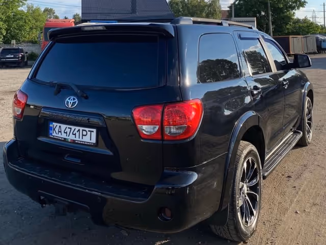 Toyota Sequoia - фото 5
