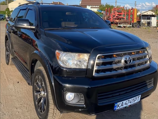 Toyota Sequoia - фото 4