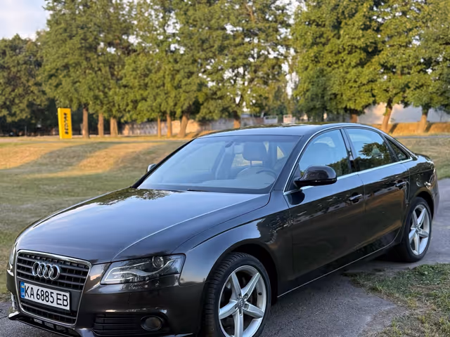 Audi A4 - фото 1