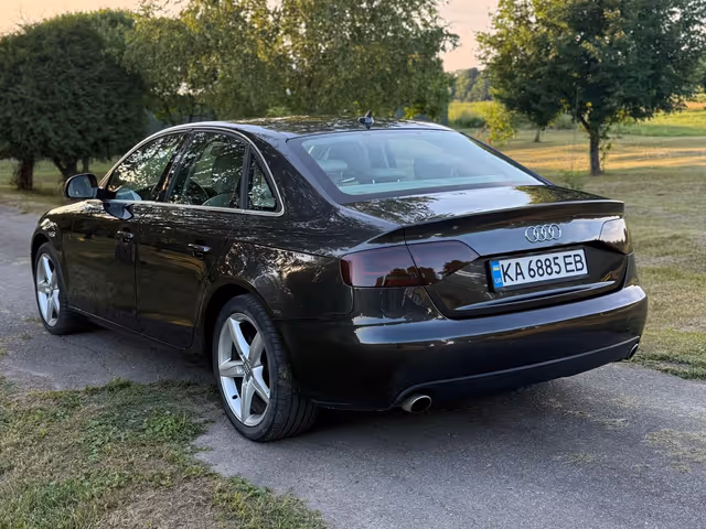 Audi A4 - фото 4