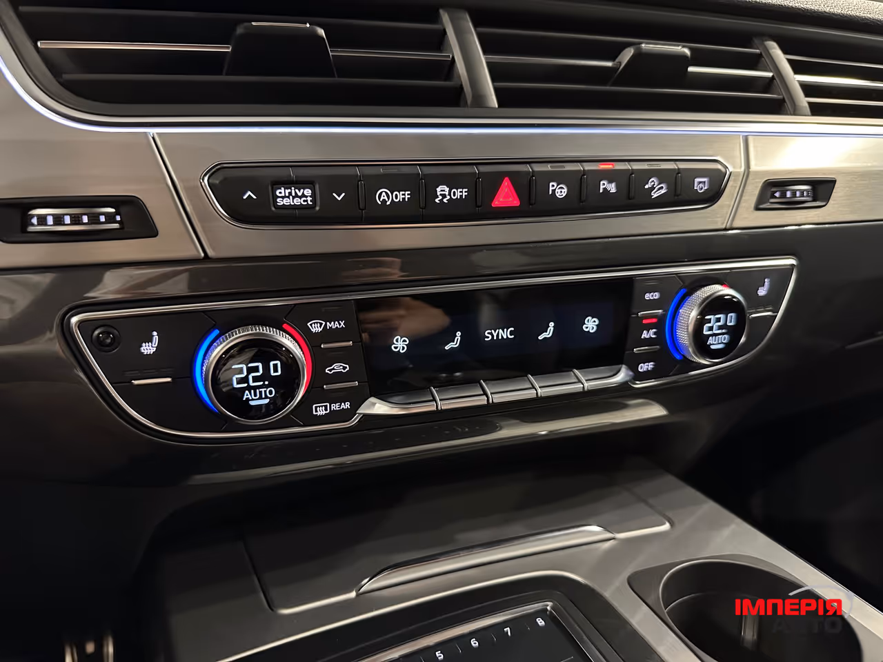 Audi Q7 - фото 21