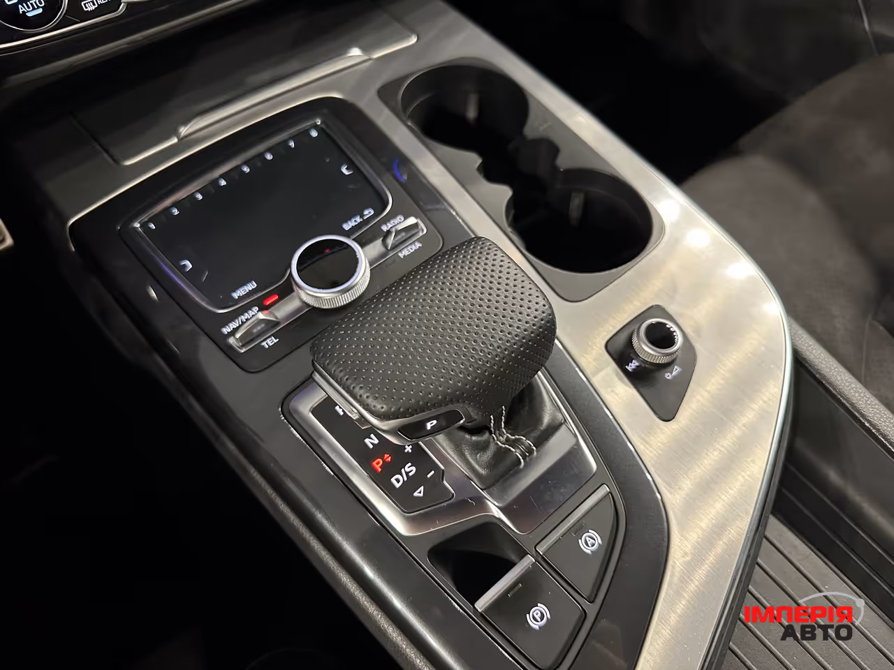 Audi Q7 - фото 22