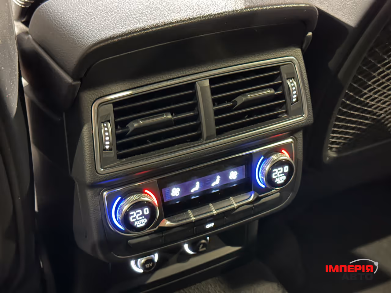 Audi Q7 - фото 15
