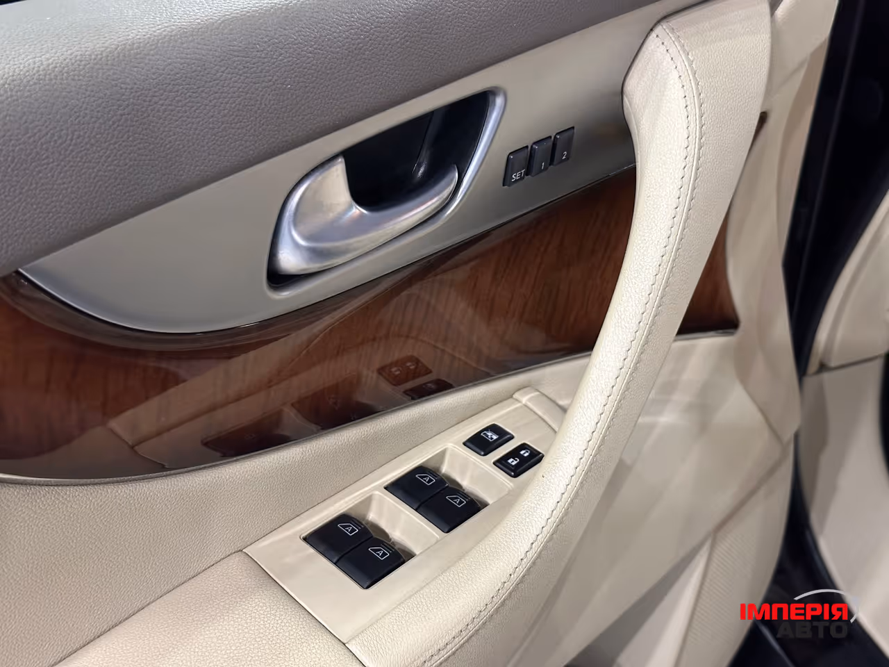 Infiniti FX - фото 14