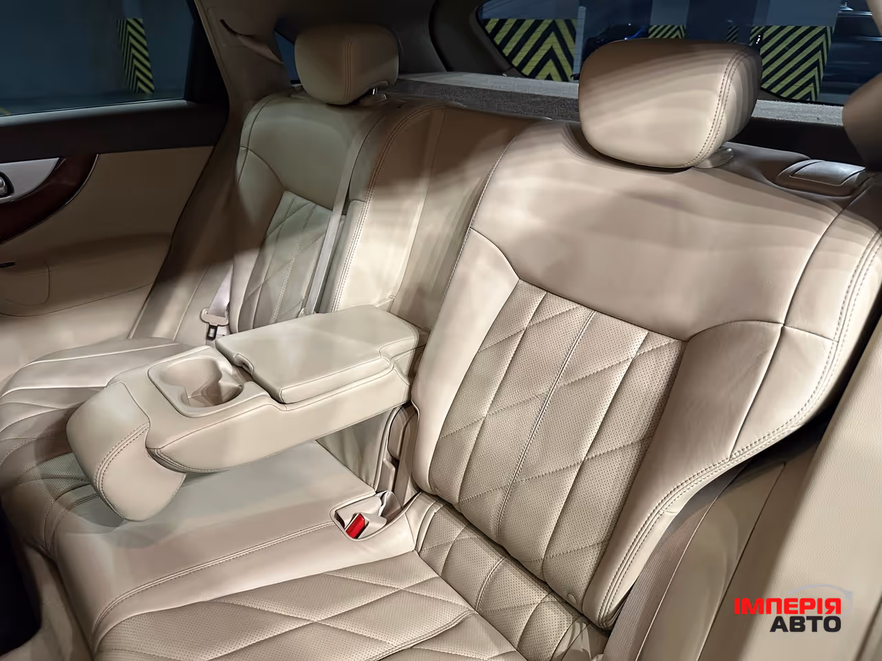Infiniti FX - фото 12