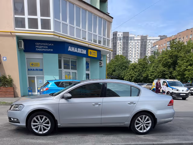 Volkswagen Passat - фото 4