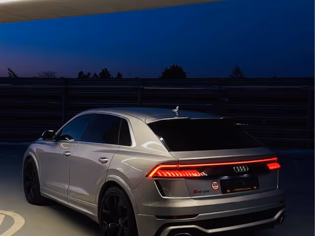 Audi RS Q8 - фото 4