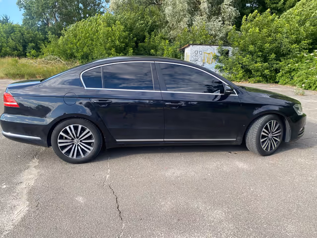 Volkswagen Passat - фото 3