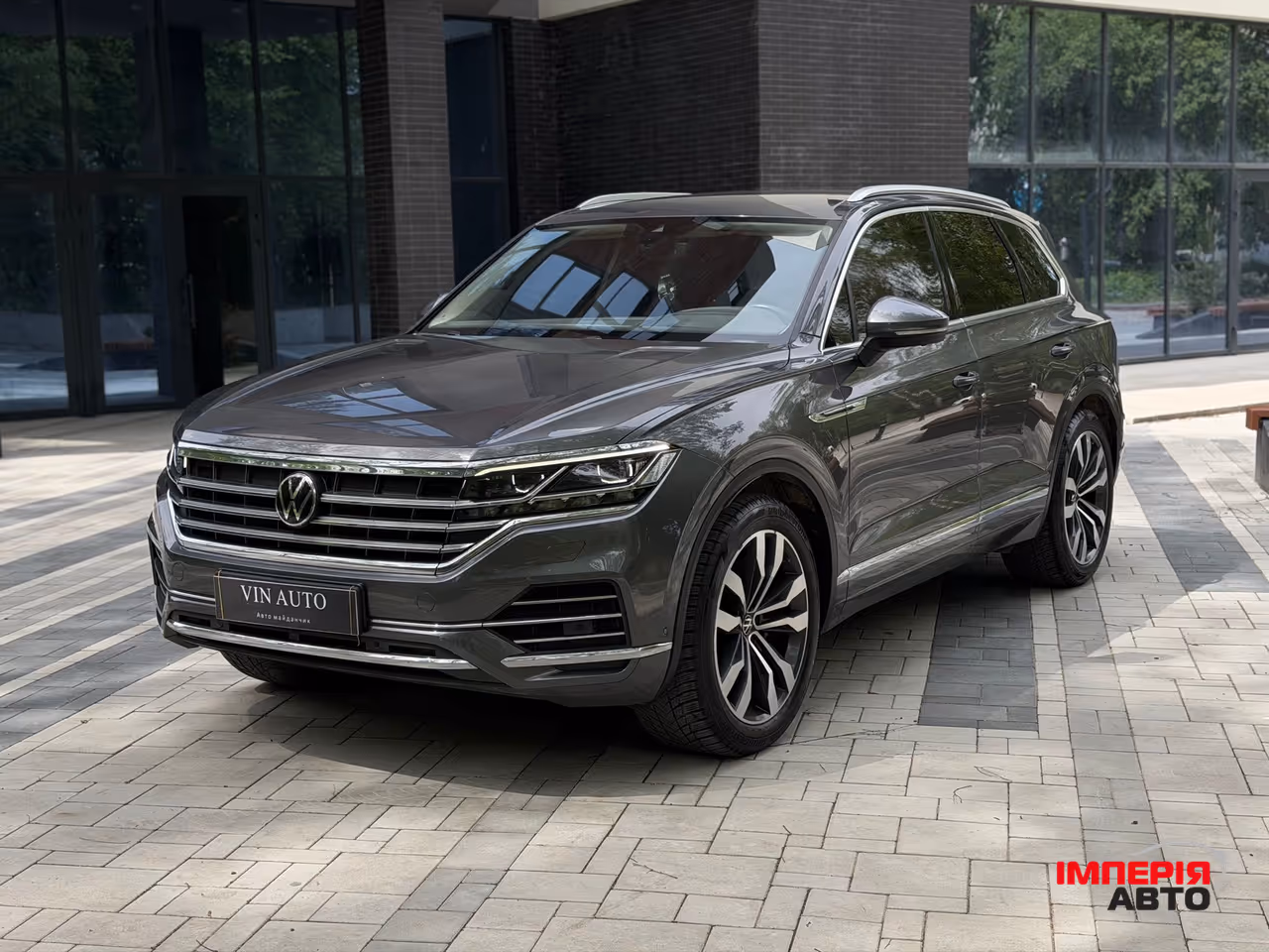 Volkswagen Touareg - фото 1