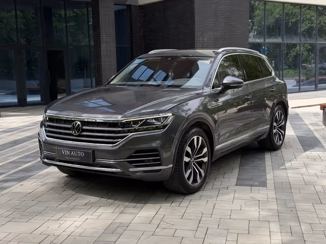 Volkswagen Touareg - фото 1