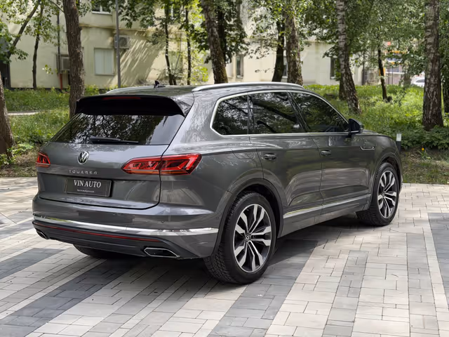 Volkswagen Touareg - фото 5