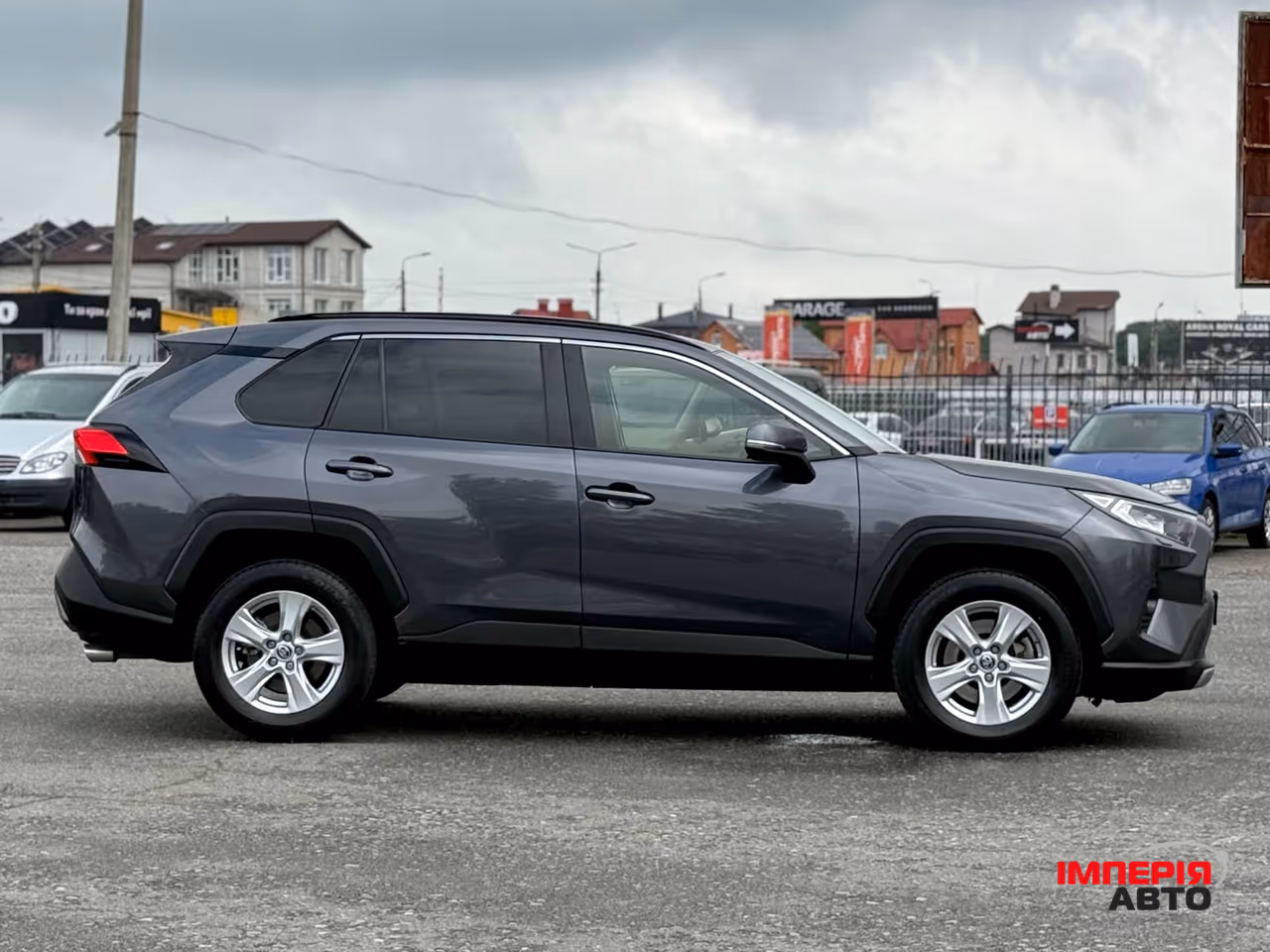 Toyota RAV4 - фото 2