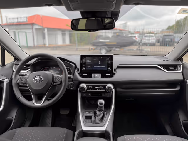 Toyota RAV4 - фото 4
