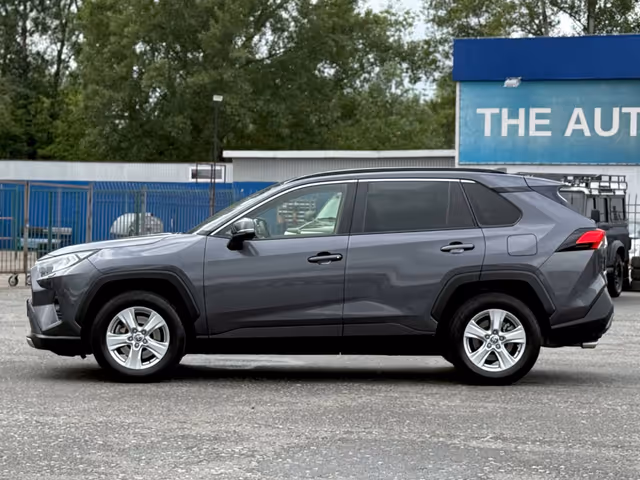 Toyota RAV4 - фото 1