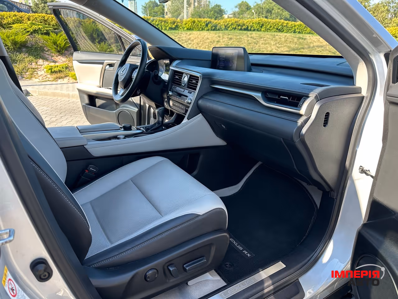 Lexus RX - фото 22