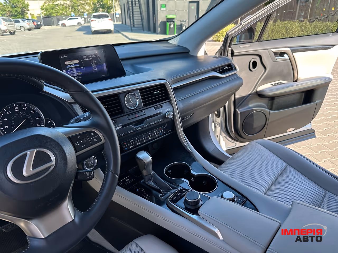 Lexus RX - фото 12
